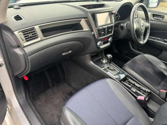 エクシーガ2.0 GT 4WD　パノラマルーフ　ナビ　TV　Bカメラ 2000