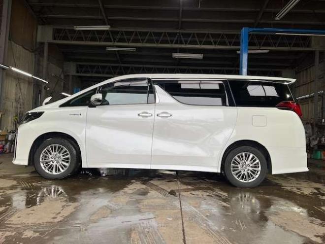 アルファードハイブリッド 2.5 SR Cパッケージ E-Four 4WD　3眼LED・純正ナビ・リアモニター・パワーバックドア・夏冬タイヤ付・1500W給電・ベンチレーターシート・パワーシート・アダプティブクルーズコントロール・ステアリングヒーター・検令和9年6月・本州仕入車両 2500