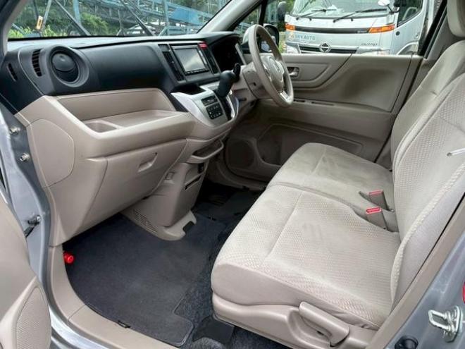 N-WGNＧ　ドライブレコーダー　バックカメラ　ナビ　スマートキー　アイドリングストップ　電動格納ミラー　ベンチシート　ＣＶＴ　Ｂｌｕｅｔｏｏｔｈ　エアコン　パワーステアリング　パワーウィンドウ 4WD 660 5Dr