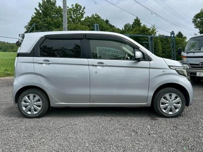 N-WGNＧ　ドライブレコーダー　バックカメラ　ナビ　スマートキー　アイドリングストップ　電動格納ミラー　ベンチシート　ＣＶＴ　Ｂｌｕｅｔｏｏｔｈ　エアコン　パワーステアリング　パワーウィンドウ 4WD 660 5Dr