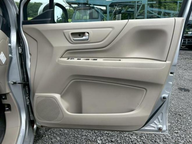 N-WGNＧ　ドライブレコーダー　バックカメラ　ナビ　スマートキー　アイドリングストップ　電動格納ミラー　ベンチシート　ＣＶＴ　Ｂｌｕｅｔｏｏｔｈ　エアコン　パワーステアリング　パワーウィンドウ 4WD 660 5Dr