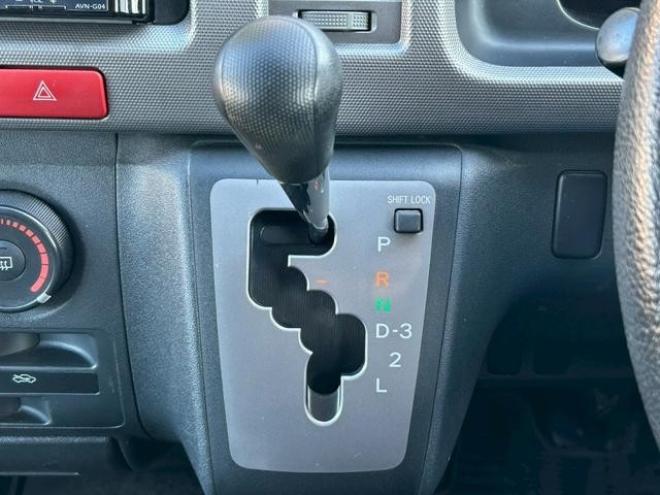 ハイエースバン　４ＷＤ　バックカメラ　ナビ　ＴＶ　衝突被害軽減システム　両側スライドドア　オートライト　電動格納ミラー　ＡＴ　ＣＤ　ＵＳＢ　エアコン　パワーウィンドウ　運転席エアバッグ 4WD 2500(D) 5Dr