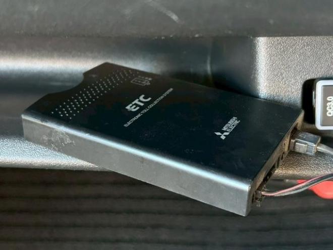 ハイエースバン　４ＷＤ　ＥＴＣ　バックカメラ　ナビ　両側スライドドア　ＡＴ　Ｂｌｕｅｔｏｏｔｈ　エアコン　パワーウィンドウ　運転席エアバッグ 4WD 2500(D) 5Dr