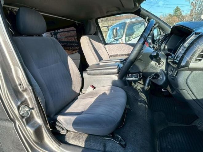 ハイエースバン　４ＷＤ　ＥＴＣ　バックカメラ　ナビ　両側スライドドア　ＡＴ　Ｂｌｕｅｔｏｏｔｈ　エアコン　パワーウィンドウ　運転席エアバッグ 4WD 2500(D) 5Dr