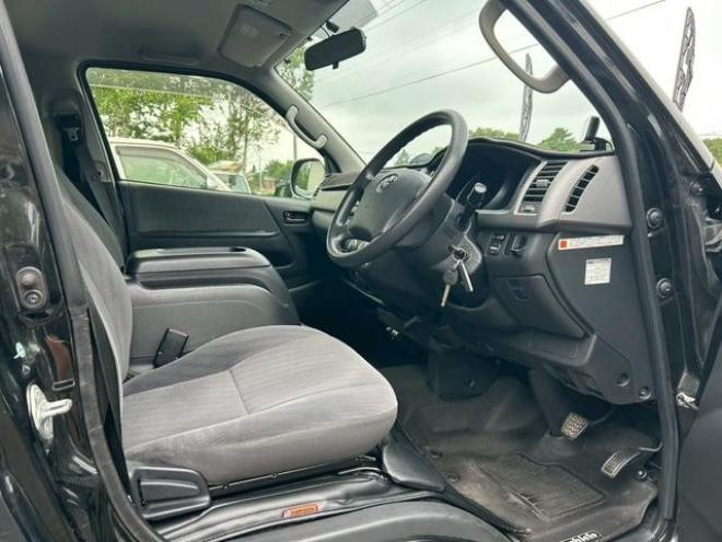 ハイエースバン　スーパーＧＬ　ＥＴＣ　バックカメラ　ナビ　両側スライドドア　ＡＴ　アルミホイール　エアコン　パワーウィンドウ　運転席エアバッグ 4WD 3000(D) 5Dr