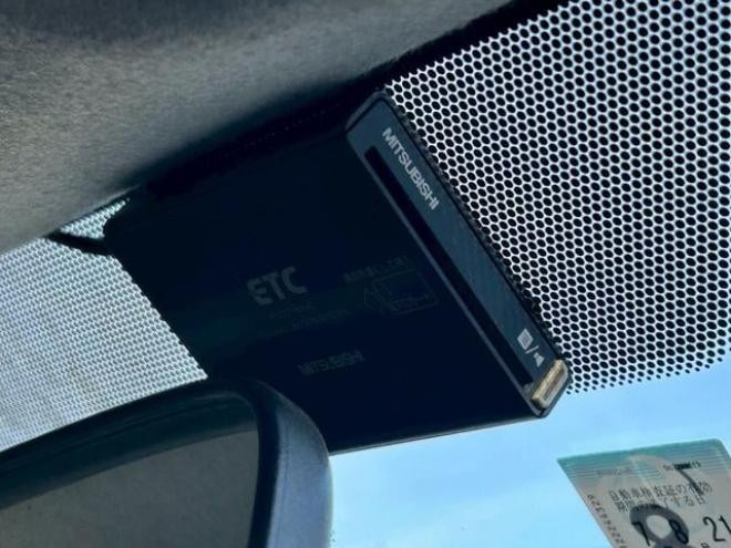 ハイエースバンスーパーＧＬ　ＥＴＣ　バックカメラ　ナビ　ＴＶ　両側スライドドア　ＡＴ　アルミホイール　エアコン　パワーウィンドウ　運転席エアバッグ 4WD 2500(D) 5Dr