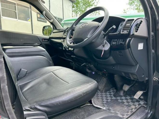 ハイエースバン　スーパーＧＬ　ＥＴＣ　バックカメラ　ナビ　両側スライドドア　ＡＴ　アルミホイール　エアコン　パワーウィンドウ　運転席エアバッグ 4WD 3000(D) 5Dr