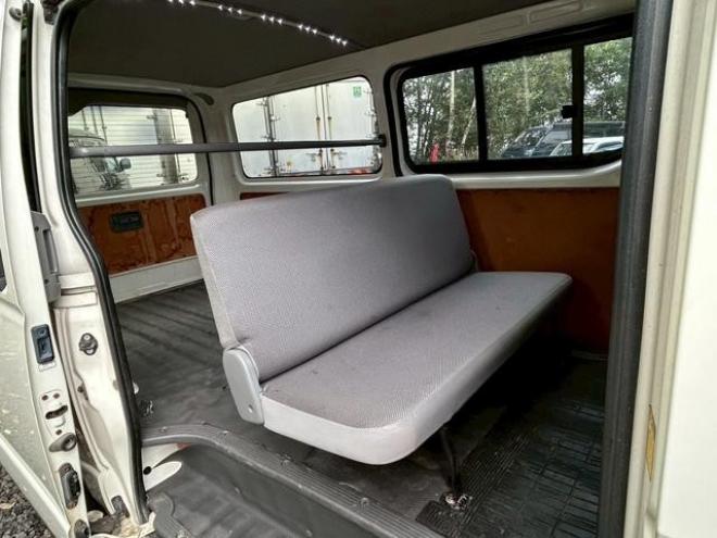 ハイエースバン　４ＷＤ　ＥＴＣ　ナビ　両側スライドドア　ＡＴ　ミュージックプレイヤー接続可　エアコン　運転席エアバッグ 4WD 3000(D) 5Dr