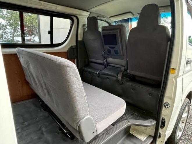 ハイエースバン　４ＷＤ　ＥＴＣ　ナビ　両側スライドドア　ＡＴ　ミュージックプレイヤー接続可　エアコン　運転席エアバッグ 4WD 3000(D) 5Dr
