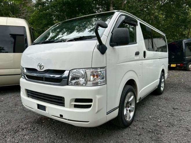 ハイエースバン　４ＷＤ　ＥＴＣ　ナビ　両側スライドドア　ＡＴ　ミュージックプレイヤー接続可　エアコン　運転席エアバッグ 4WD 3000(D) 5Dr