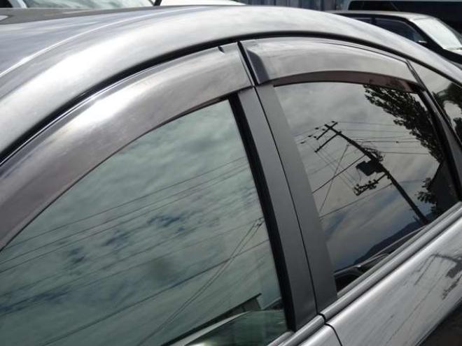 プリウス1.8 S LEDエディション　ETC・禁煙車・LEDヘッドライト・寒冷地仕様・夏冬タイヤ付き 2WD 1800