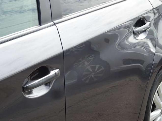 プリウス1.8 S LEDエディション　ETC・禁煙車・LEDヘッドライト・寒冷地仕様・夏冬タイヤ付き 2WD 1800