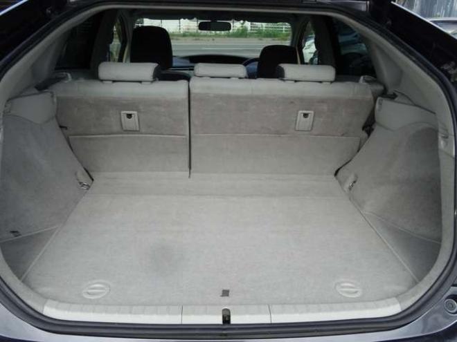 プリウス1.8 S LEDエディション　ETC・禁煙車・LEDヘッドライト・寒冷地仕様・夏冬タイヤ付き 2WD 1800