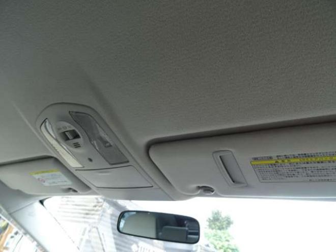 プリウス1.8 S LEDエディション　ETC・禁煙車・LEDヘッドライト・寒冷地仕様・夏冬タイヤ付き 2WD 1800