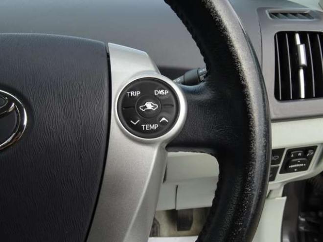 プリウス1.8 S LEDエディション　ETC・禁煙車・LEDヘッドライト・寒冷地仕様・夏冬タイヤ付き 2WD 1800