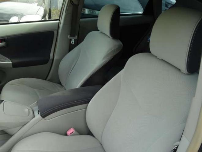 プリウス1.8 S LEDエディション　ETC・禁煙車・LEDヘッドライト・寒冷地仕様・夏冬タイヤ付き 2WD 1800