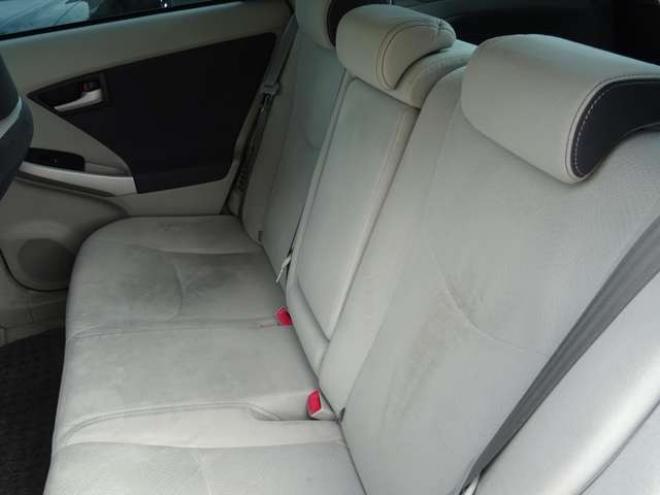 プリウス1.8 S LEDエディション　ETC・禁煙車・LEDヘッドライト・寒冷地仕様・夏冬タイヤ付き 2WD 1800