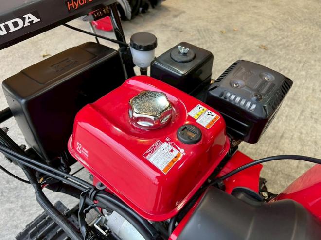 除雪機ホンダ　HSS760ｎ