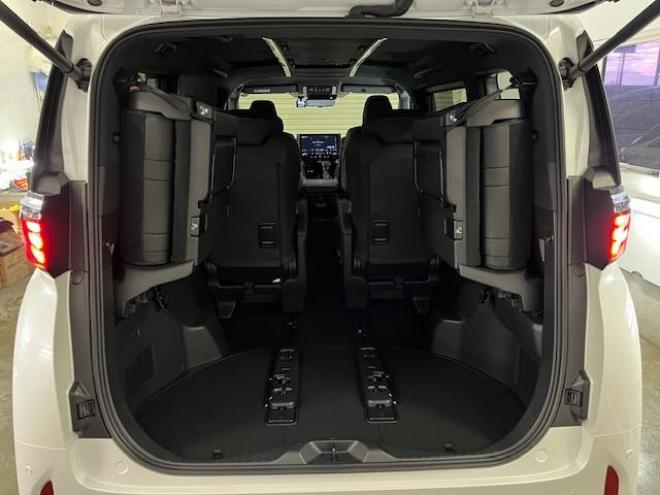 アルファードＺ　本州仕入　寒冷地仕様　禁煙車　トヨタセーフティセンス　左右独立ムーンルーフ　レーダークルーズ　レーントレーシング　純正１８インチＡＷ　ＴＯＹＯ製新品スタッドレスタイヤ　純正ナビ（フルセグ地デジ　Ｂｌｕｅｔｏｏｔｈ　Ｍｉｒａｃａｓｔ）＋バックカメラ＋全方位カメラ　両側パワースライドドア　パワーバックドア　純正ブラックレザーシート　ヘッドアップディスプレイ　電動オットマン　ＬＥＤヘッドライト　デジタルインナーミラー　シートヒーター＆クーラー　前後ドライブレコーダー　ＥＴＣ  4WD 2500 5Dr