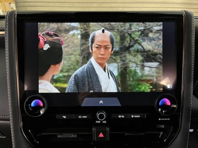 アルファードＺ　本州仕入　寒冷地仕様　禁煙車　トヨタセーフティセンス　左右独立ムーンルーフ　レーダークルーズ　レーントレーシング　純正１８インチＡＷ　ＴＯＹＯ製新品スタッドレスタイヤ　純正ナビ（フルセグ地デジ　Ｂｌｕｅｔｏｏｔｈ　Ｍｉｒａｃａｓｔ）＋バックカメラ＋全方位カメラ　両側パワースライドドア　パワーバックドア　純正ブラックレザーシート　ヘッドアップディスプレイ　電動オットマン　ＬＥＤヘッドライト　デジタルインナーミラー　シートヒーター＆クーラー　前後ドライブレコーダー　ＥＴＣ  4WD 2500 5Dr