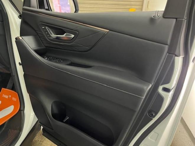 アルファードＺ　本州仕入　寒冷地仕様　禁煙車　トヨタセーフティセンス　左右独立ムーンルーフ　レーダークルーズ　レーントレーシング　純正１８インチＡＷ　ＴＯＹＯ製新品スタッドレスタイヤ　純正ナビ（フルセグ地デジ　Ｂｌｕｅｔｏｏｔｈ　Ｍｉｒａｃａｓｔ）＋バックカメラ＋全方位カメラ　両側パワースライドドア　パワーバックドア　純正ブラックレザーシート　ヘッドアップディスプレイ　電動オットマン　ＬＥＤヘッドライト　デジタルインナーミラー　シートヒーター＆クーラー　前後ドライブレコーダー　ＥＴＣ  4WD 2500 5Dr