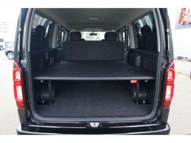 レジアスエース2.8 スーパーGL ダークプライム ロングボディ ディーゼルターボ 4WD　415COBRAコンプリート車両　ファントムヘッドライトシステム&ファントムゴールド18インチホイール&フェイスリフトキット&フルエアロ&フローティングリップ&ローフォルムフェンダー　玄武2インチダウンブロック 2800