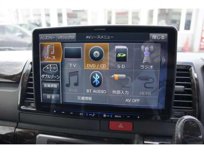 レジアスエース2.8 スーパーGL ダークプライム ロングボディ ディーゼルターボ 4WD　415COBRAコンプリート車両　ファントムヘッドライトシステム&ファントムゴールド18インチホイール&フェイスリフトキット&フルエアロ&フローティングリップ&ローフォルムフェンダー　玄武2インチダウンブロック 2800