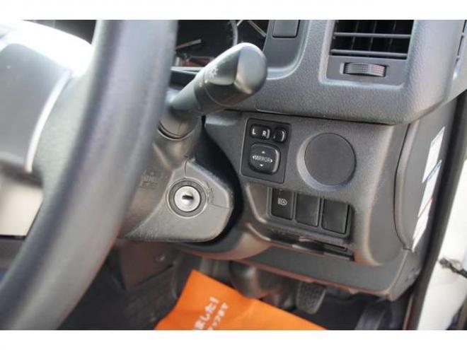 ハイエースバン2.8 DX ロング ディーゼルターボ 4WD　フロントシートセパレート仕様変更済　　　センターコンソール付　415COBRA丸目ライトキット&バッドラッカー16インチAW　415SAFARIフロントスポイラー　TOYOオープンカントリーR/T　電動格納ドアミラー 2800
