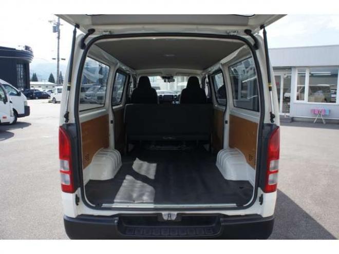 ハイエースバン2.8 DX ロング ディーゼルターボ 4WD　フロントシートセパレート仕様変更済　　　センターコンソール付　415COBRA丸目ライトキット&バッドラッカー16インチAW　415SAFARIフロントスポイラー　TOYOオープンカントリーR/T　電動格納ドアミラー 2800