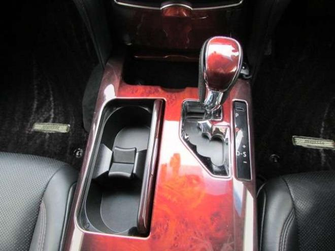 マジェスタ2.5 Four 4WD　プリクラッシュセーフティー/純正ナビ/フルセグTV/バックカメラ/LEDヘッドライト/ビルトインETC/全席シートヒーター/パワーシート/グリップヒーター/レーダークルーズコントロール 2500