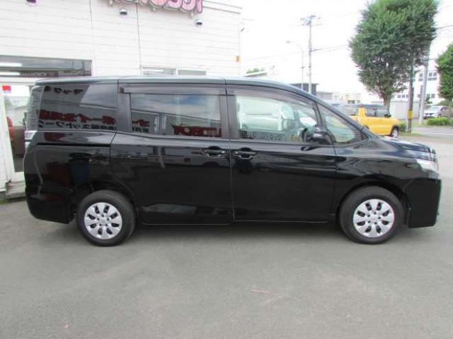 ヴォクシー2.0 X 4WD　トヨタセーフティセンス/LEDヘッドライト/両側パワースライドドア/ETC/社外ナビ/フルセグTV/バックカメラ/スマートキー一体式エンジンスターター 2000