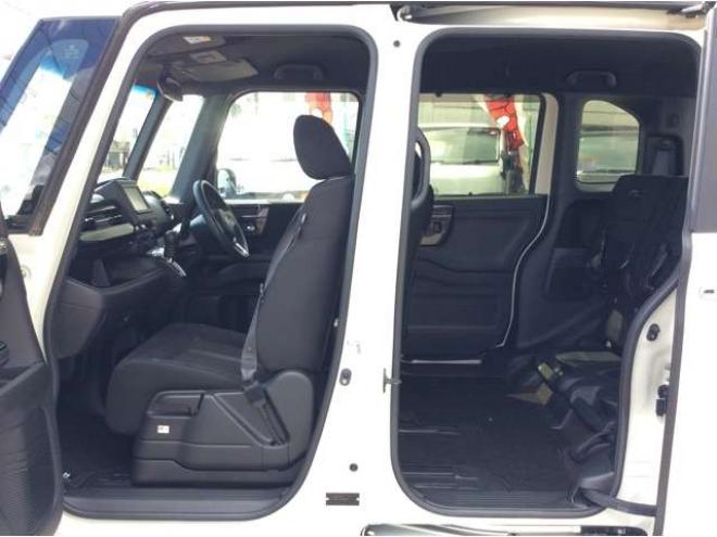 N-BOXカスタム 660 G EX ホンダセンシング 4WD　パワスラ　シートヒーター　スマートキー　プッシュスタート　クルーズコントロール　ホンダ純正ナビ　バックカメラ　電動格納ミラー　横滑り防止装置　車線逸脱防止　衝突被害軽減システム　オートライト　ETC 660