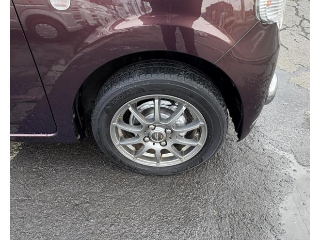 ミラココアMIRA COCOA 4WD X錆の少ない本州仕入　お洒落なスマートキー（スペアーアリ）　便利なBluetooth純正ナビＴＶ　アルミ　アイドリングストップ　バイザー　スタットレス　全磨き済　エンジンオイル交換 4WD 660 5Dr