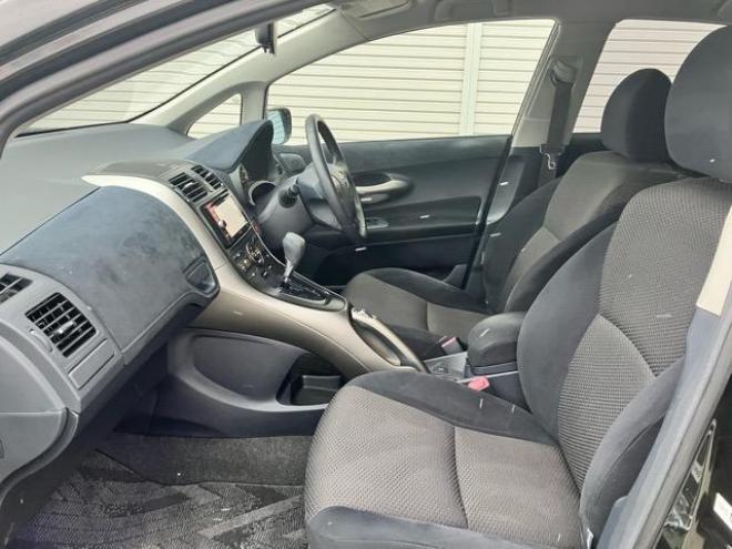 ブレイドベースグレード 4WD 2400 5Dr