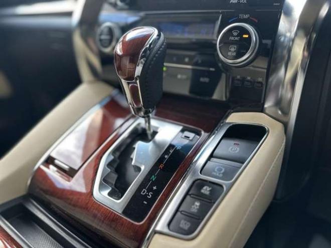 ヴェルファイアハイブリッド 2.5 V E-Four 4WD　社外アルミ　オートミラー　ETC　ドライブレコーダー　ローダウン　ワンオーナー　両側電動スライドドア　パワステ　パワーウィンドウ　ベージュ革シート　純正ナビ　バックカメラ　ABS　キーレスエントリー 2500