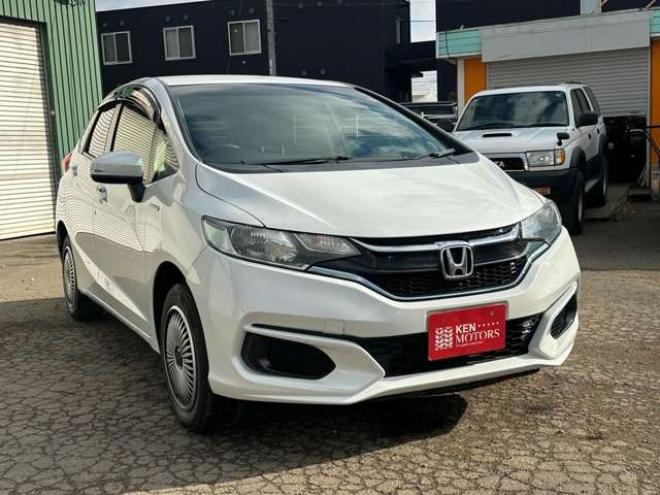 フィット1.5 ハイブリッド F 4WD　純正ナビ　バックカメラ　ETC　パワステ　パワーウィンドウ　ABS　キーレスエントリー 1500