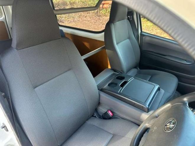 ハイエースバン3.0 DX ロング ハイルーフ GLパッケージ ディーゼルターボ 4WD　純正ナビTV　バックカメラ　寒冷地仕様　キーレス　ETC　ワンオーナー　パワーウィンドウ　パワステ　両側スライドドア 3000