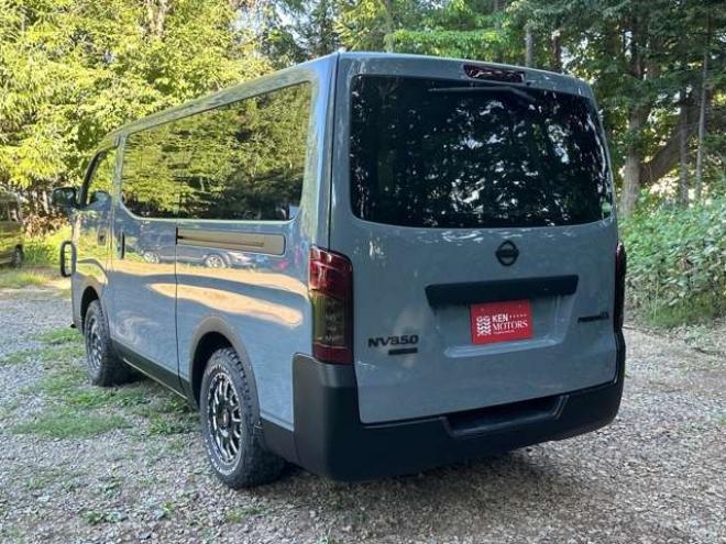 キャラバンNV350 2.5 プレミアムGX ロングボディ ディーゼルターボ 4WD　ABS　衝突軽減ブレーキ　横滑防止装置　盗難防止装置　エアコン　パワステ　パワーウィンドウ　キーレス　片側スライドドア　フォグランプ　ETC　エアバッグ　オリジナル全塗装アンビルグレー　フロントグリル 2500