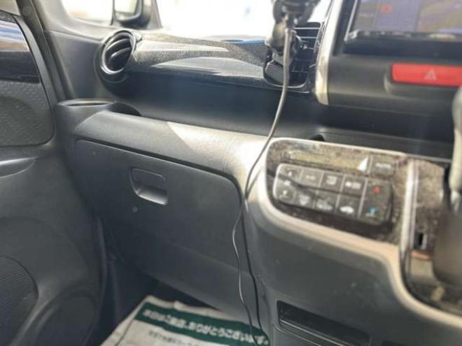 N-BOXカスタムG Lパッケージ 4WD　社外ナビ　左側電動スライドドア　バックカメラ　純正アルミホイール　キーレスエントリー　ABS　パワーウィンドウ　パワステ　盗難防止装置 660