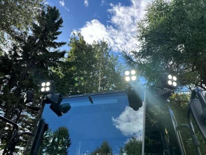 ホイールローダコマツ　WA30-6E0　18h 除雪仕様　純正キャビン　ヒーター　デフロスタ　純正AM/FMラジオ　FRワイパー　LED作業灯　スパイクタイヤ 2WD 1640