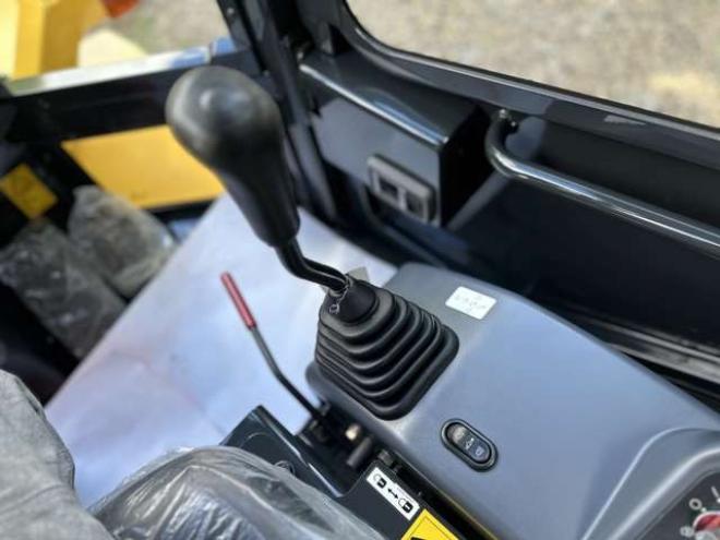 ホイールローダコマツ　WA30-6E0　18h 除雪仕様　純正キャビン　ヒーター　デフロスタ　純正AM/FMラジオ　FRワイパー　LED作業灯　スパイクタイヤ 2WD 1640