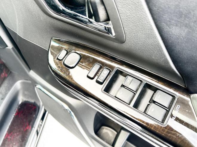 ヴェルファイア2.4Zゴールデンアイズ 4WD ローンが不安な方＜優遇ローン＞本州仕入　純正ナビ　後席モニター　両側パワースライド　電動リアゲート　ハーフレザー　2列目オットマンシート　7人乗り　HID　純正アルミ 4WD 2400 5Dr