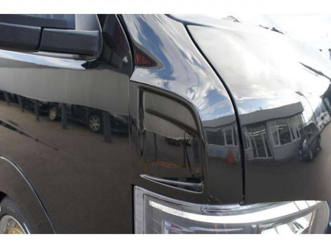 レジアスエース2.8 スーパーGL ダークプライム ロングボディ ディーゼルターボ 4WD　415COBRAコンプリート車両　ファントムヘッドライトシステム&ファントムゴールド18インチホイール&フェイスリフトキット&フルエアロ&フローティングリップ&ローフォルムフェンダー　玄武2インチダウンブロック 2800