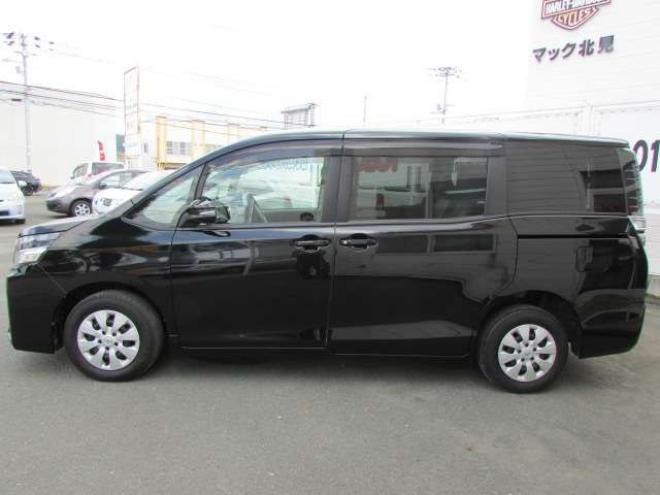 ヴォクシー2.0 X 4WD　トヨタセーフティセンス/LEDヘッドライト/両側パワースライドドア/ETC/社外ナビ/フルセグTV/バックカメラ/スマートキー一体式エンジンスターター 2000