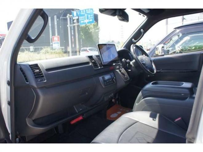 レジアスエース2.8 スーパーGL ダークプライムII ロングボディ ディーゼルターボ 4WD　バン　TRDバンパー&アルパインBIG-X11型　リアヒーター&クーラー　プッシュスタート　スマートキー　　両側スライドドア　ドラレコ　ETC　車線逸脱防止　横滑り防止装置　電動格納ミラー　ベッドキッド 2800