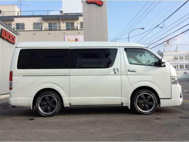 ハイエースバン2.7 スーパーGL ダークプライム ワイド ミドルルーフ ロングボディ 4WD　4WD　寒冷地仕様　両側パワスラ　スマキー　プッシュスタート　リアヒーター&クーラー　アルパインインナーミラー&フリップダウンモニター　社外メモリナビ　フルセグTV　ETC　ベッドキッド　Bカメラ 2700