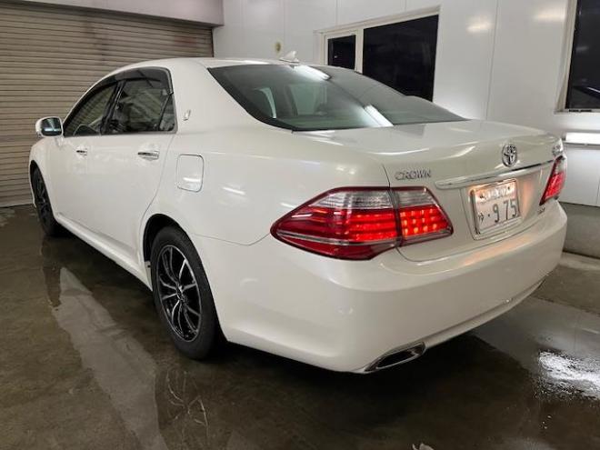 クラウン後期型　禁煙車　Ｂｌｕｅｔｏｏｔｈ　ヴェルサンディ１７インチＡＷ　純正１６ＡＷ＋スタッドレスタイヤ付　純正ナビ　フルセグ地デジ　ＤＶＤ再生　バックカメラ　クルーズコントロール　電動サンシェード　ＥＴＣ 4WD 2500 4Dr