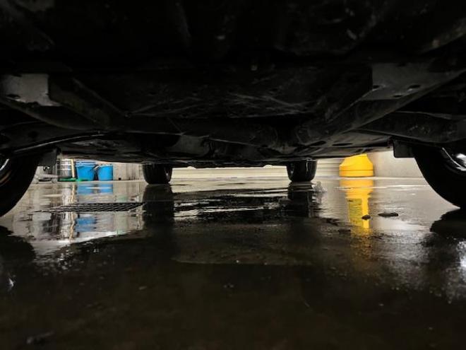 クラウン後期型　禁煙車　Ｂｌｕｅｔｏｏｔｈ　ヴェルサンディ１７インチＡＷ　純正１６ＡＷ＋スタッドレスタイヤ付　純正ナビ　フルセグ地デジ　ＤＶＤ再生　バックカメラ　クルーズコントロール　電動サンシェード　ＥＴＣ 4WD 2500 4Dr