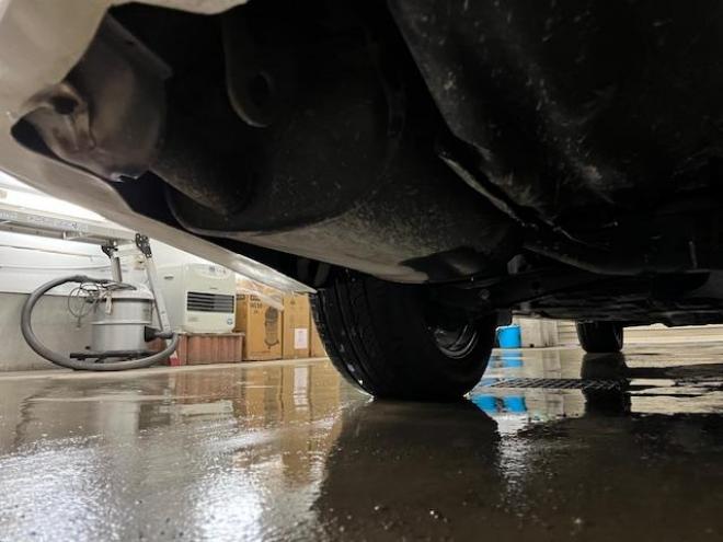 クラウン後期型　禁煙車　Ｂｌｕｅｔｏｏｔｈ　ヴェルサンディ１７インチＡＷ　純正１６ＡＷ＋スタッドレスタイヤ付　純正ナビ　フルセグ地デジ　ＤＶＤ再生　バックカメラ　クルーズコントロール　電動サンシェード　ＥＴＣ 4WD 2500 4Dr