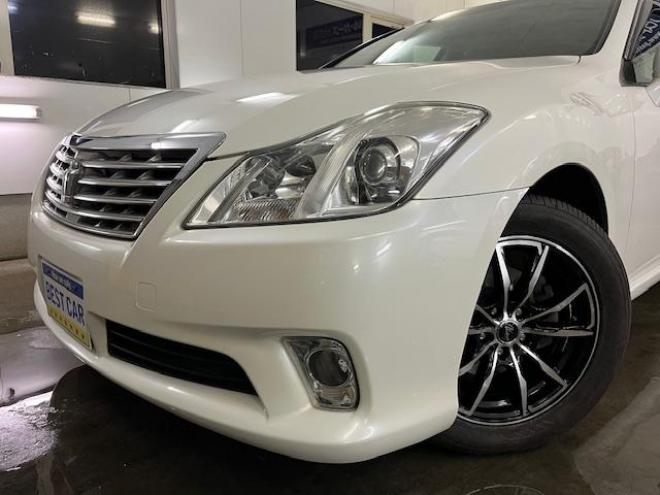 クラウン後期型　禁煙車　Ｂｌｕｅｔｏｏｔｈ　ヴェルサンディ１７インチＡＷ　純正１６ＡＷ＋スタッドレスタイヤ付　純正ナビ　フルセグ地デジ　ＤＶＤ再生　バックカメラ　クルーズコントロール　電動サンシェード　ＥＴＣ 4WD 2500 4Dr